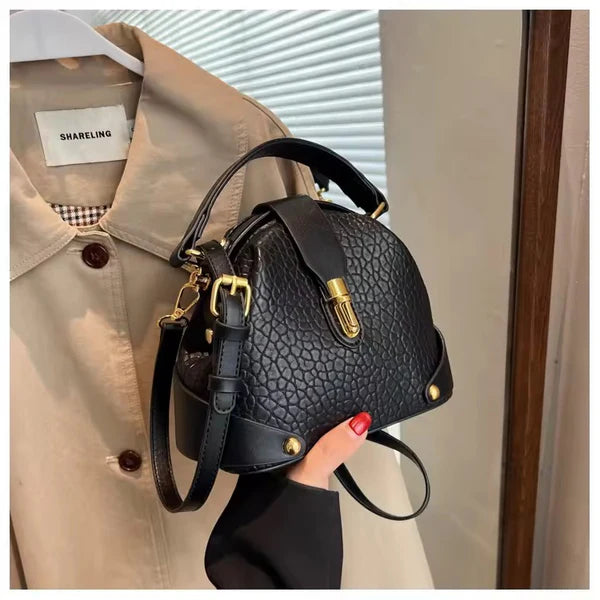 EVERYDAY SLING BAG